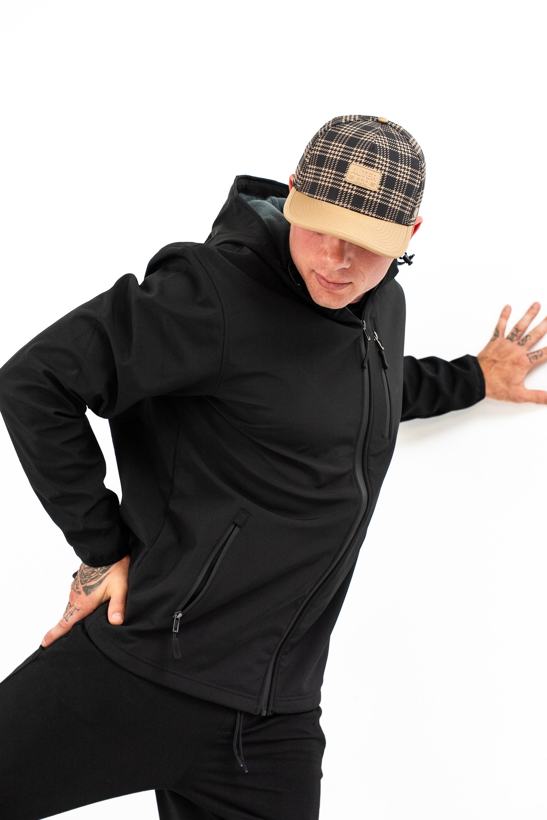 Blend Sporty and Streetwear for a Modern Winter Look