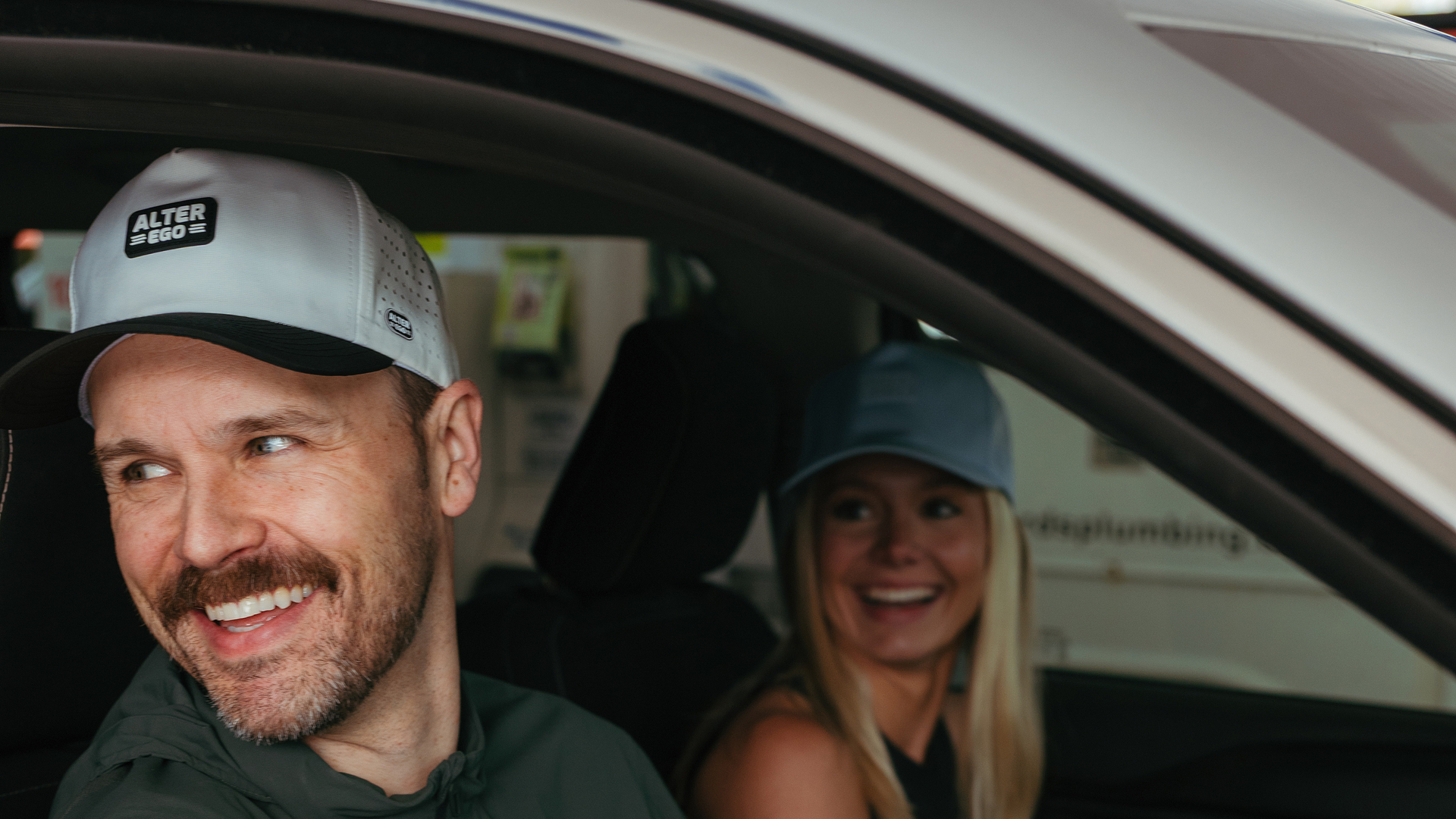 Structured vs. Unstructured Hats: The Core Differences